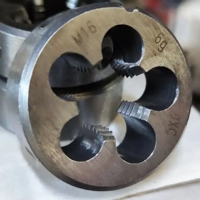 Плашка метрическая М16х2